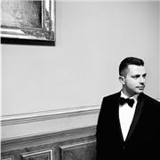 Laureato in studi internazionali all’Università di Bologna e di Milano, con due master in History of Economics alla LSE London School of Economics e uno in World History alla University of Tel Aviv in Israele, offre ripetizioni private in Storia e Filosof